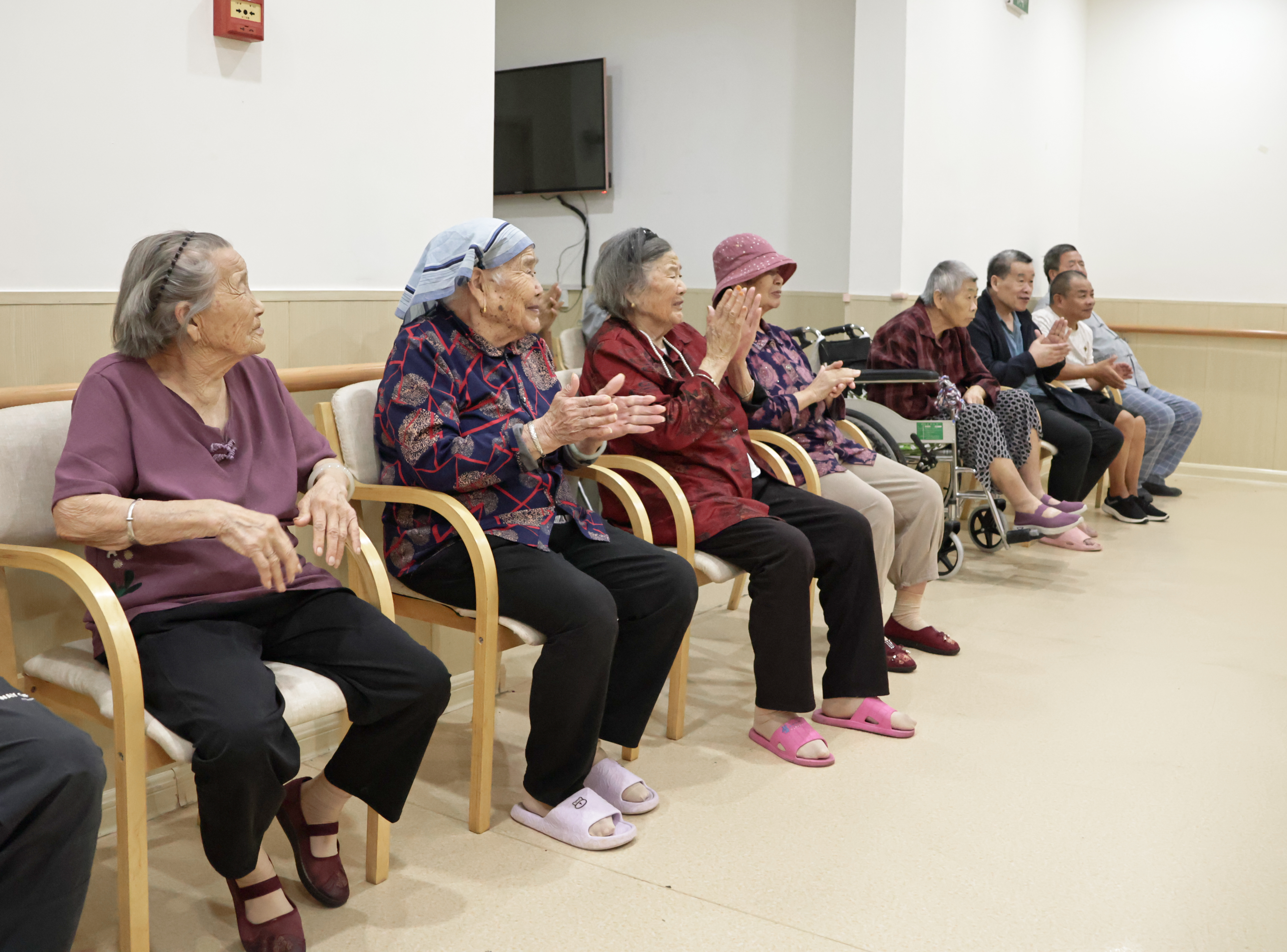 爱满华耀 情暖桑榆|我校到华耀城街道综合养老服务中心开展志愿服务