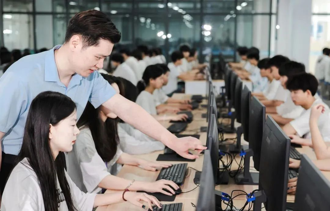 新媒体广告专业