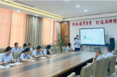 我校举办五月份学科带头人汇报会