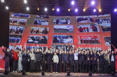 周口交通技师学院举行2024年度总结表彰暨2025年新春团拜会盛典