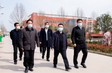 万众一心，共克时艰，坚决打赢疫情防控仗