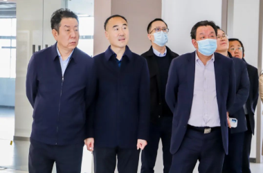 新疆维吾尔自治区工商业联合会莅临我校参观考察