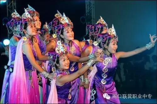 走出普教模式培养实用人才