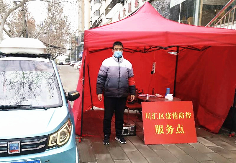 周口交通技师学院志愿者在疫情防控一线当先锋